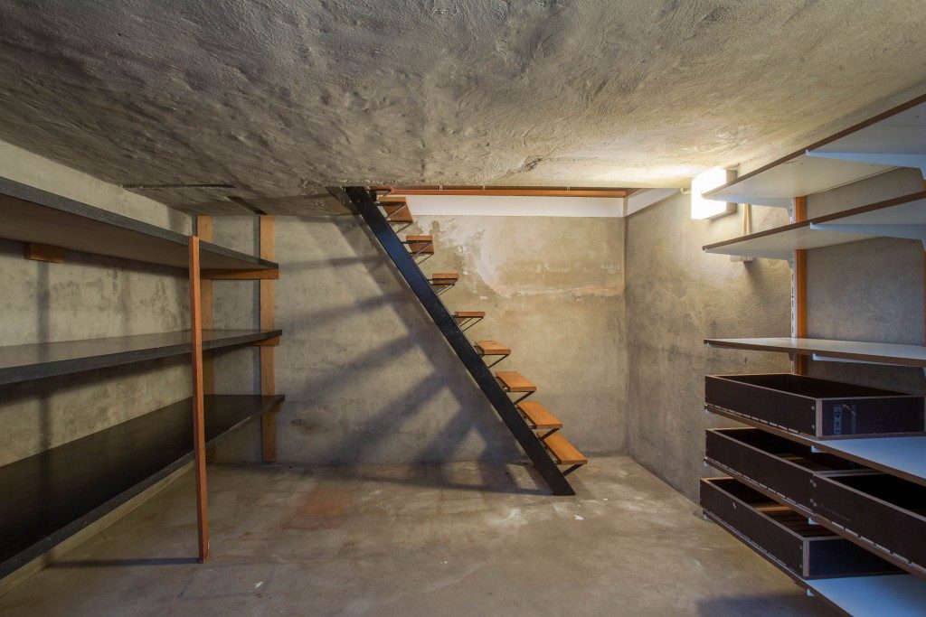 empty basement room