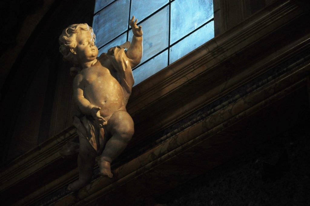 statue of cupid